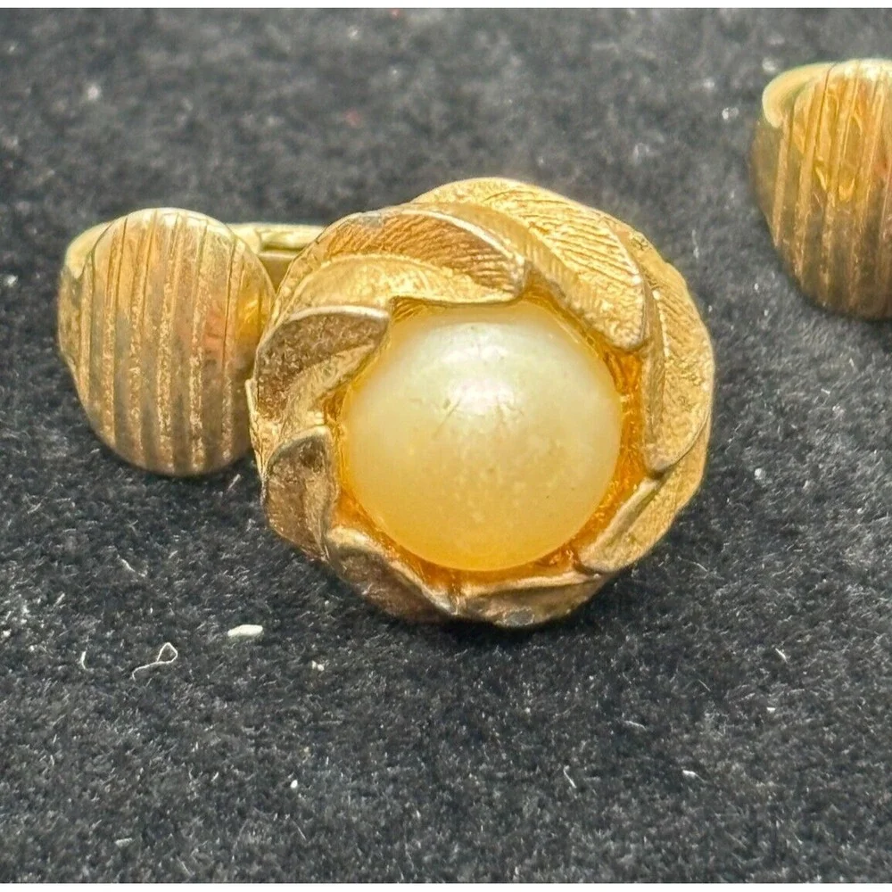 Earrings Gold Tone With Dainty Pearl Granny Chic Vintage Clip On - Picture 3 of 6